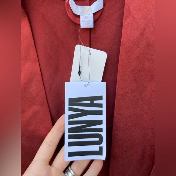 LUNYA Washable Silk Robe Limited Edition Morana Crimson Red size M NWT - Picture 4 of 6